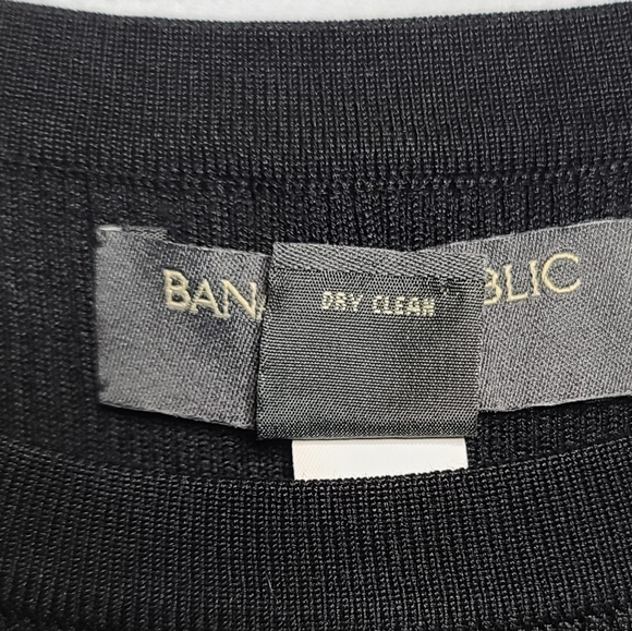 Banana Republic Woman's Silk Blend Petite Black Sweater Vest - Picture 5 of 5